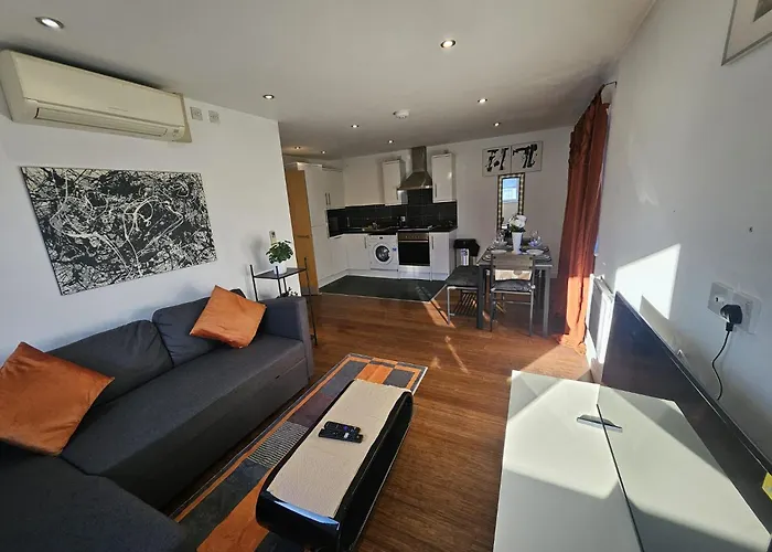 Nariken Apartments, Centre